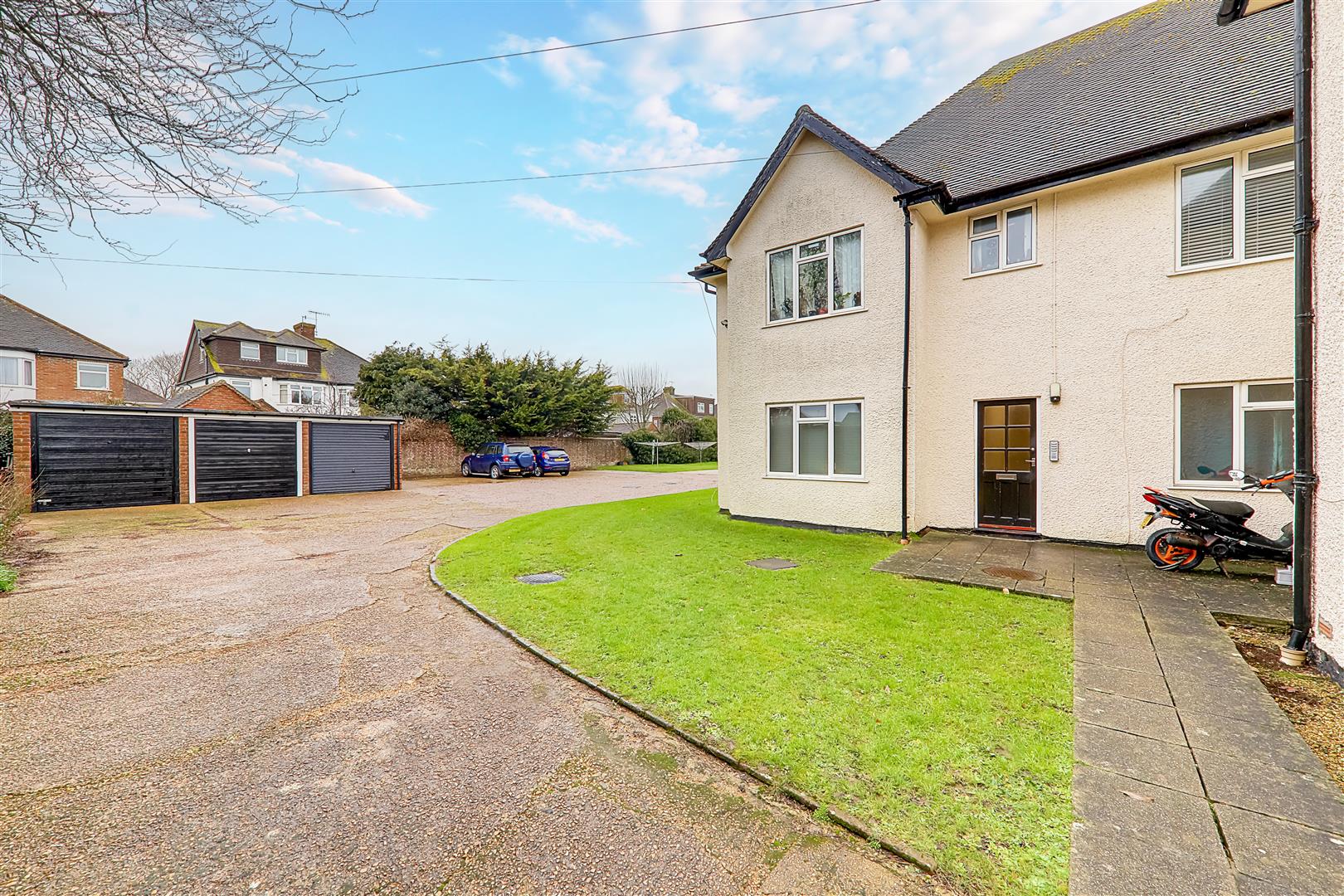 Flat | St Thomas's Court, St Lawrence Avenue, Worthing, West Sussex, BN14 7JJ | For Sale